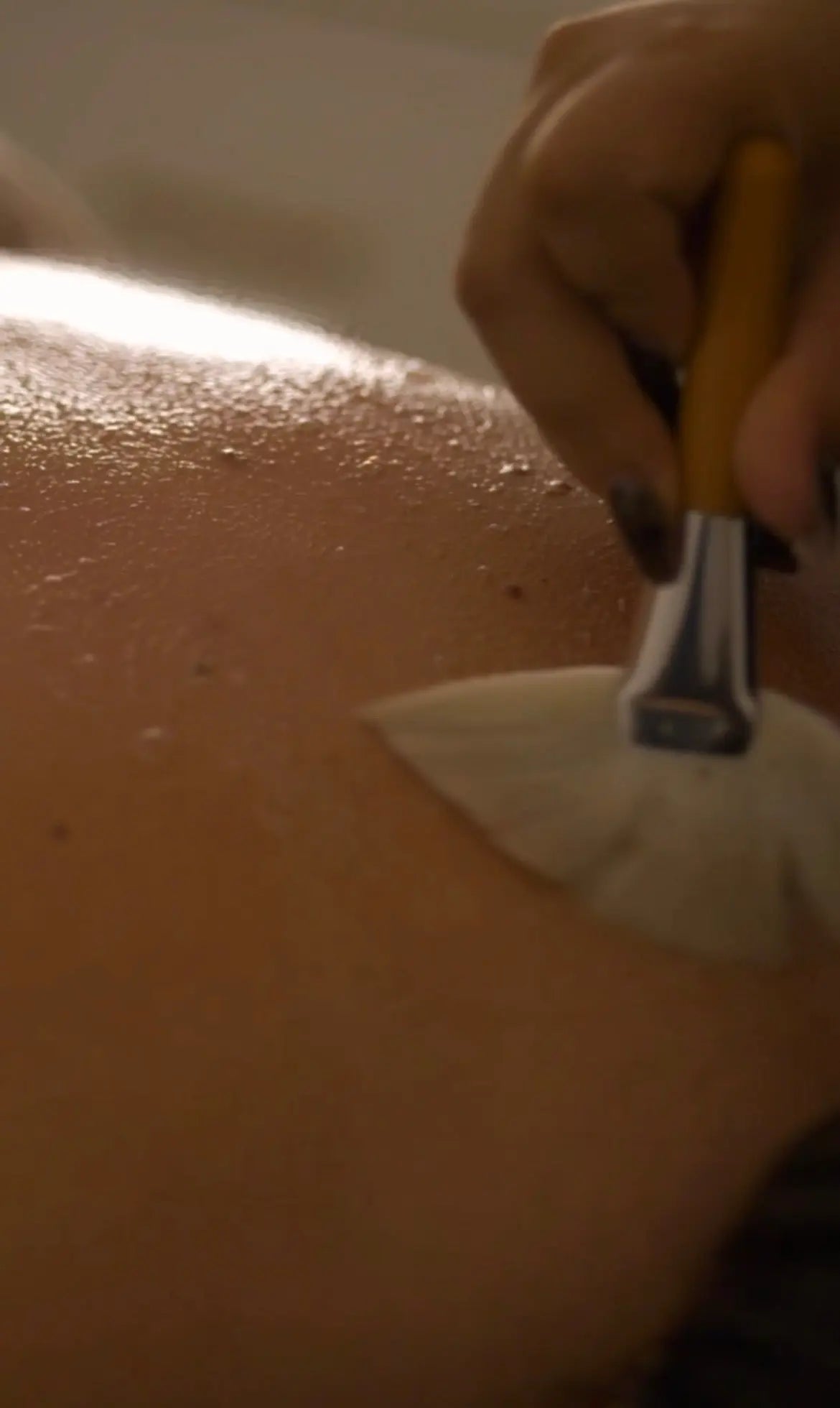 GOLDEN GLOW BODY TREATMENT Cleanse Modern Day Spa